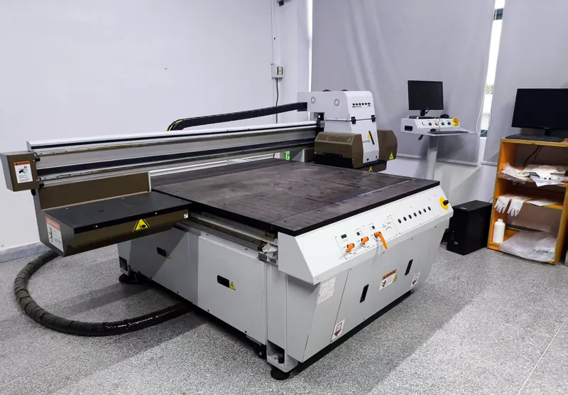 Flatbed UV printer